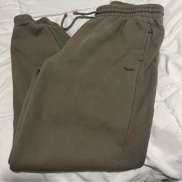 SOLD ❌TNA Cozy Fleece Boyfriend Sweatpants - Picture 1 of 2